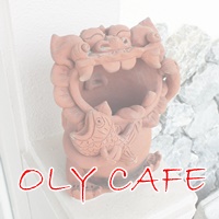 オリーホワイト